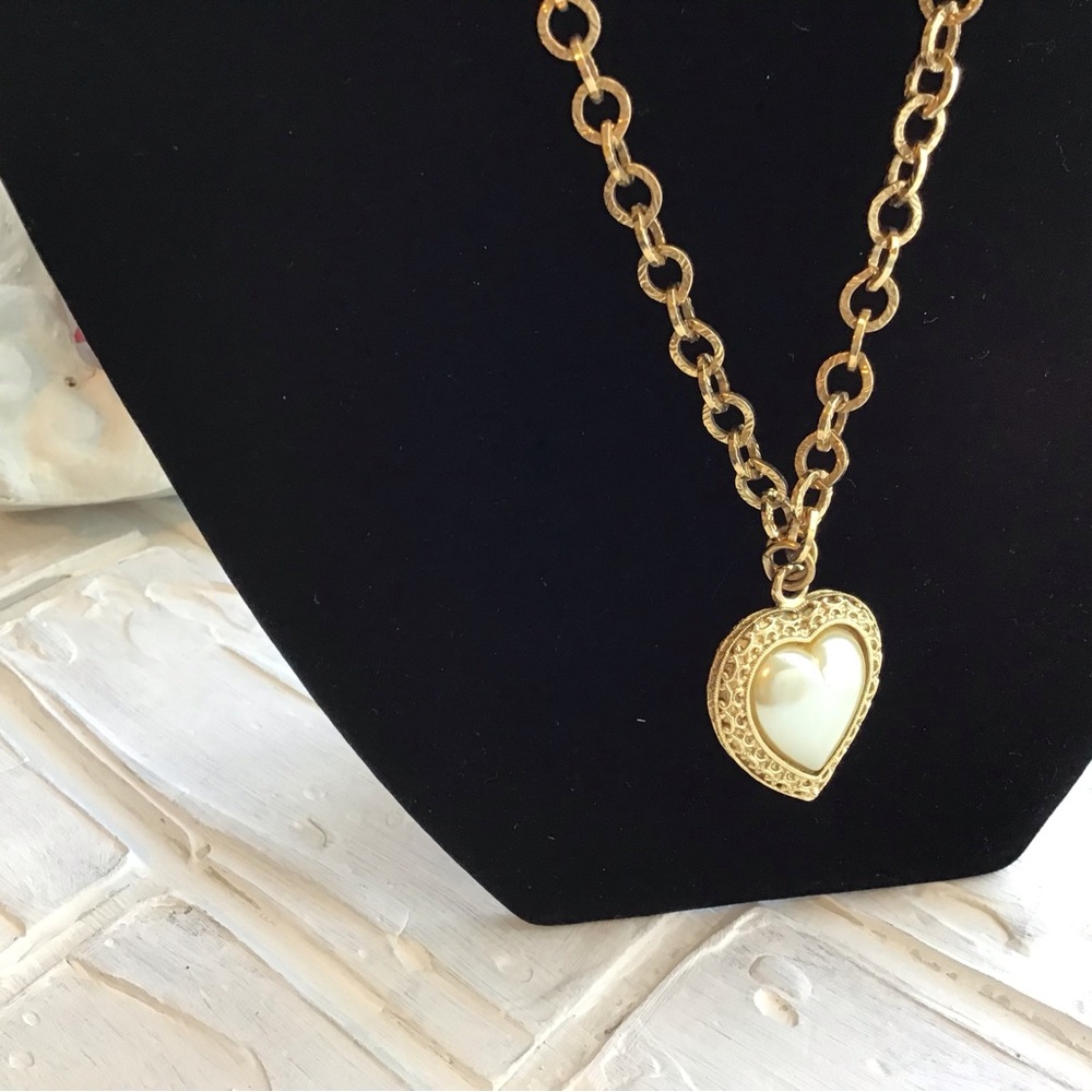 Pearl/Gold Heart Necklace, Classic necklace, sweater necklace - Picture 4 of 6